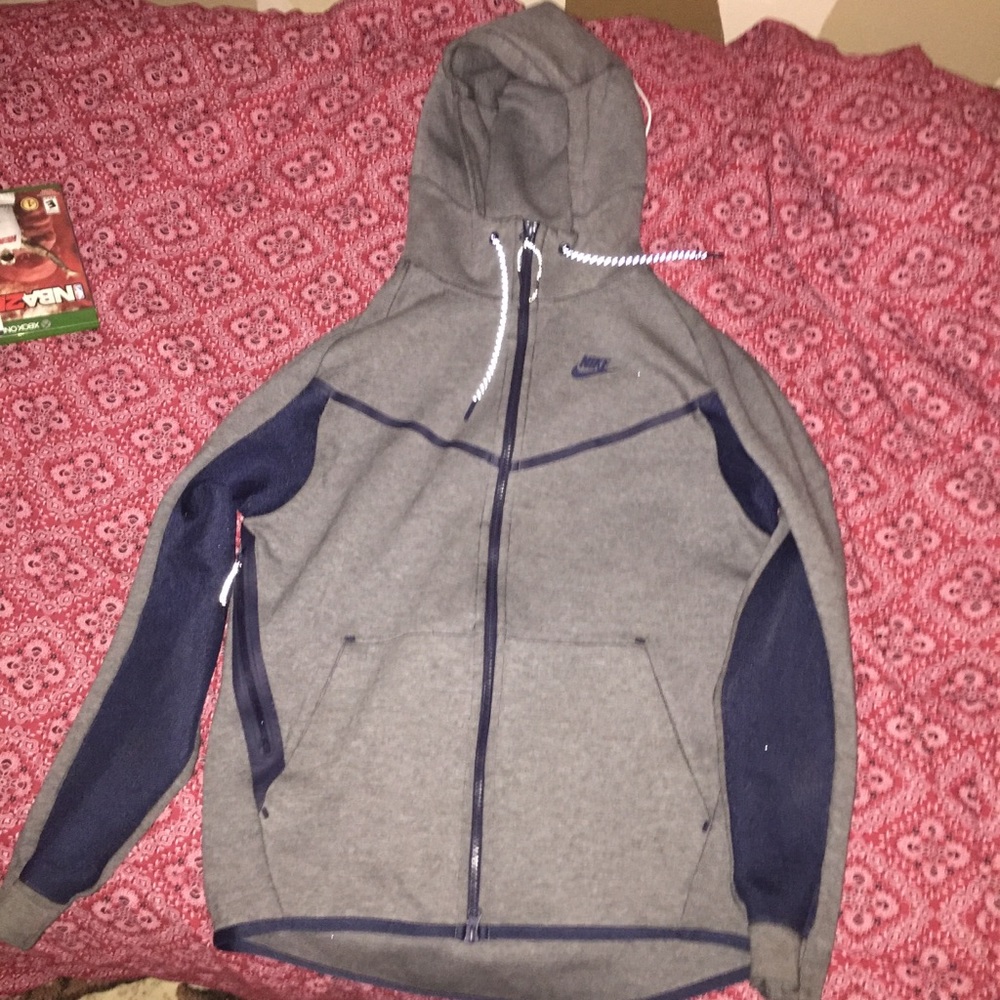 Nike tech hoodie (m)